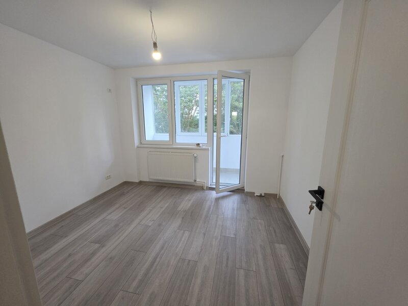 Dristor, pe Baba Novac, Sectia 12, renovat, 2 balcoane, 10 minute metrou,