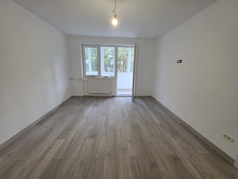 Dristor, pe Baba Novac, Sectia 12, renovat, 2 balcoane, 10 minute metrou,