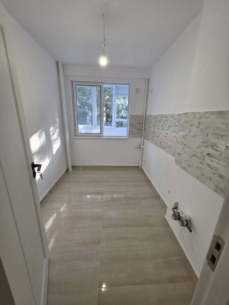 Dristor, pe Baba Novac, Sectia 12, renovat, 2 balcoane, 10 minute metrou,